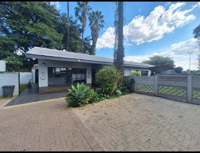 4 BEDROOM HOUSE FOR SALE IN EAST LYNNE